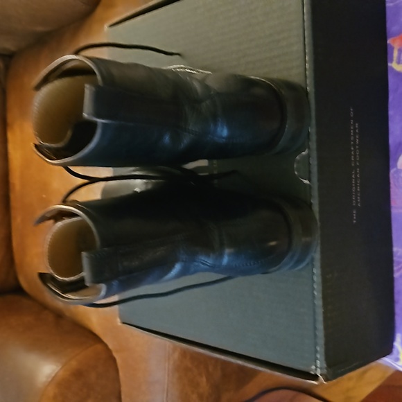 Frye Veronica Combat Boots Like New! 215.00 Reduced $175 Reduced $165 Firm! - Picture 4 of 5